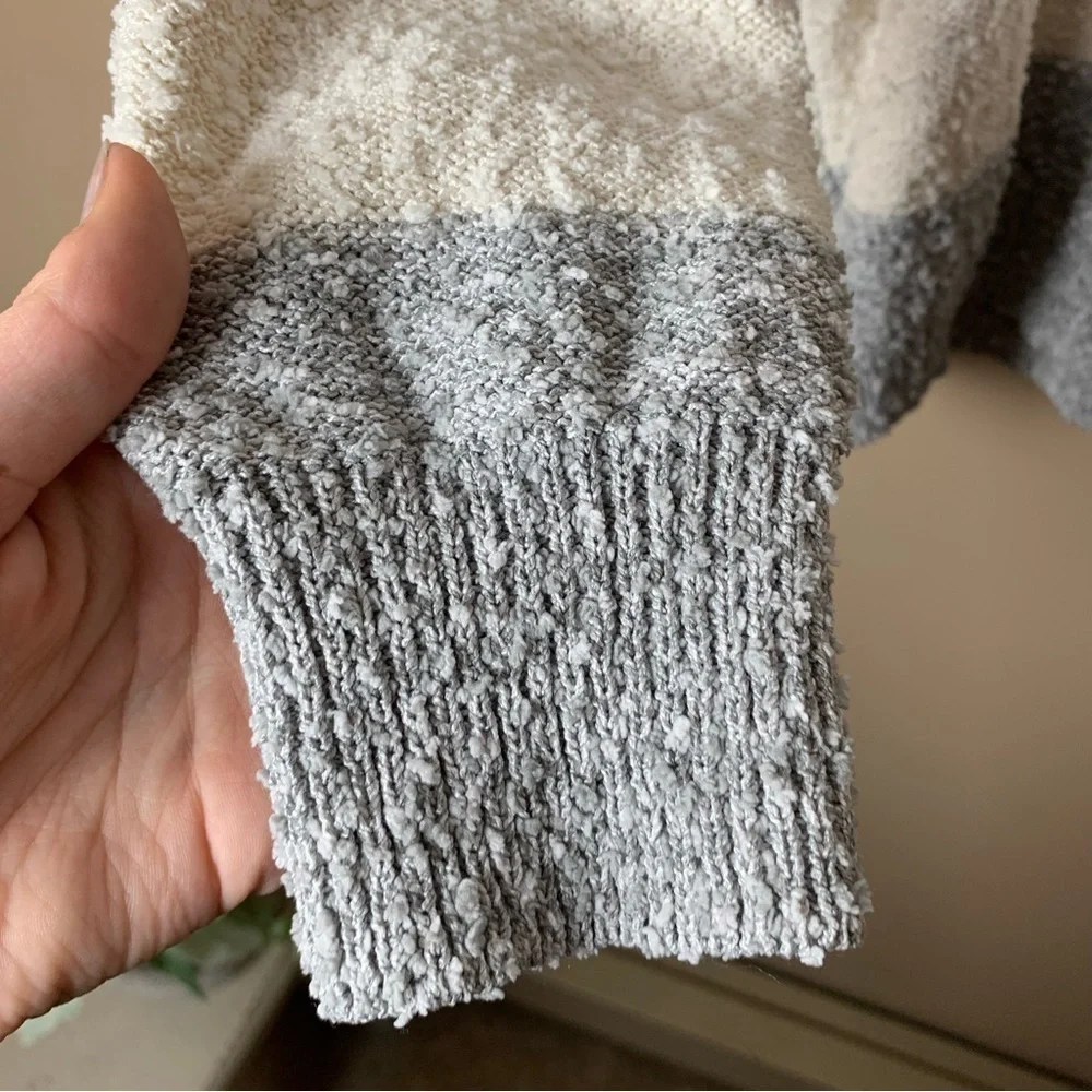 [Knox Rose] Women's V-neck Gray & White Striped Sweater